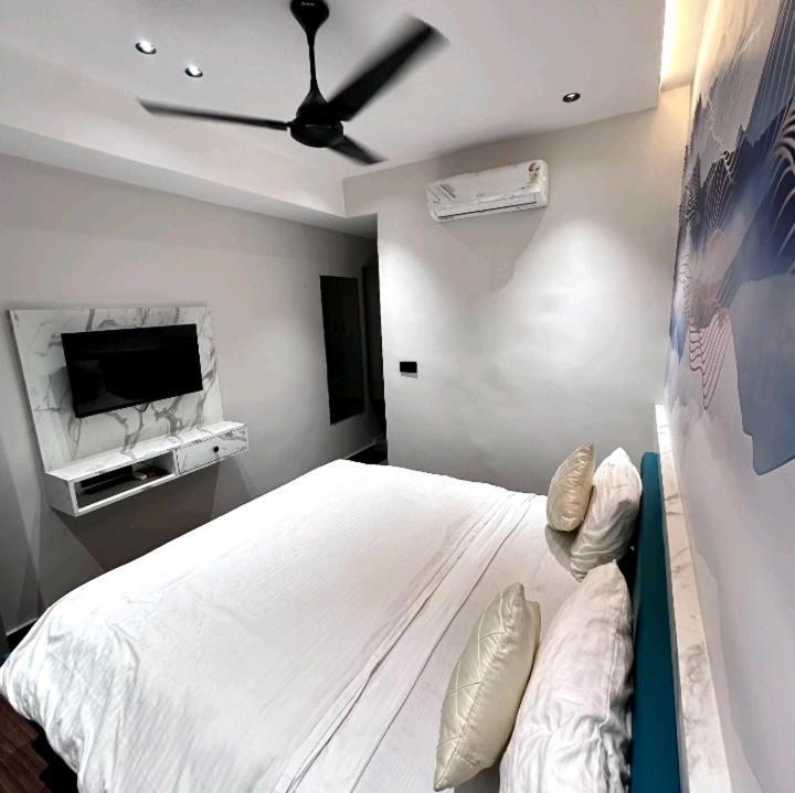 V Love Hotel Surat Exterior photo
