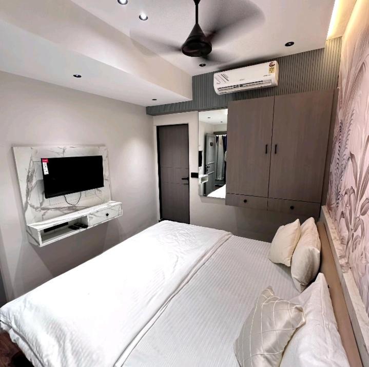 V Love Hotel Surat Exterior photo